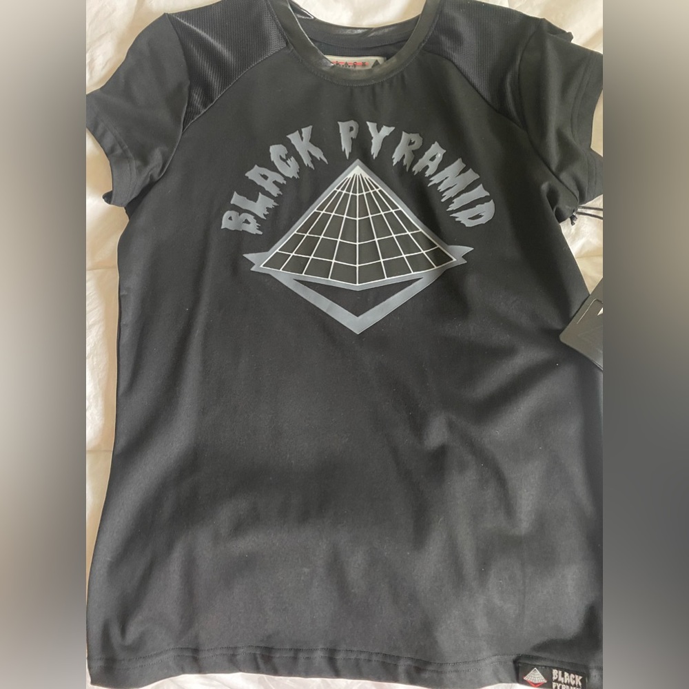 Black pyramid set